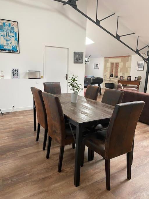 Loft Proche Centre Ville Hotes Habitant A L Etage Laval  Ngoại thất bức ảnh