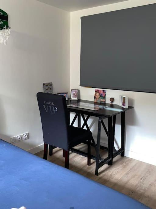Loft Proche Centre Ville Hotes Habitant A L Etage Laval  Ngoại thất bức ảnh