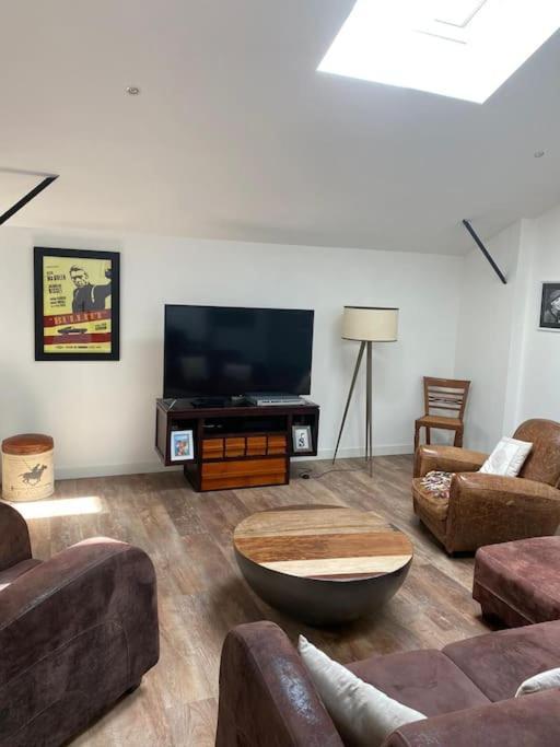 Loft Proche Centre Ville Hotes Habitant A L Etage Laval  Ngoại thất bức ảnh