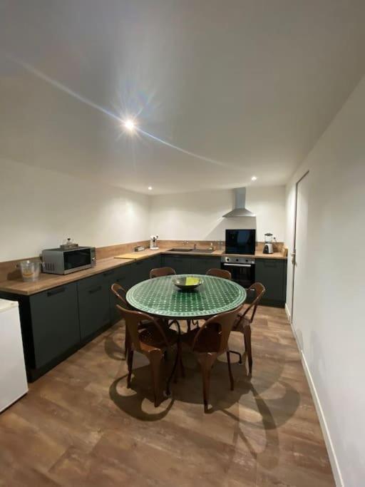 Loft Proche Centre Ville Hotes Habitant A L Etage Laval  Ngoại thất bức ảnh